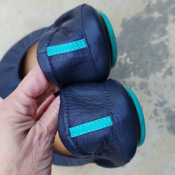 Tieks California Navy Size 8 - Picture 9 of 10